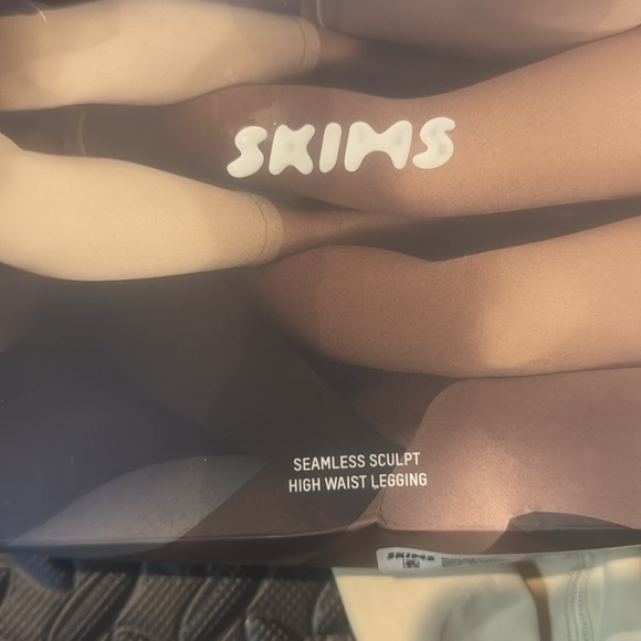 SKIMS • NWT Seamless Sculpt High Waisted Leggings RW1 - Picture 4 of 6